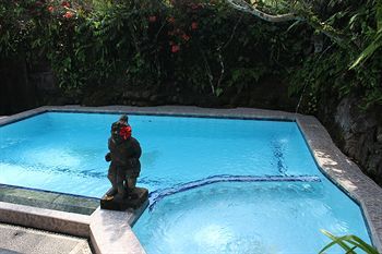 Hostal Gusti's Garden Bungalows