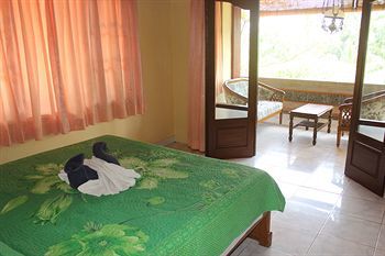 Hostal Gusti's Garden Bungalows