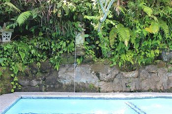 Hostal Gusti's Garden Bungalows