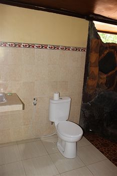 Hostal Gusti's Garden Bungalows