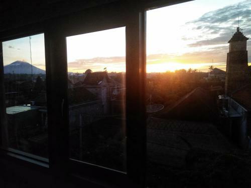 Hostal Nuriani Restaurant And Rooms
