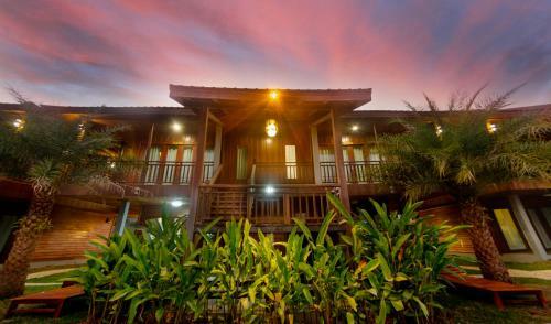 Lisha Grand Hotel