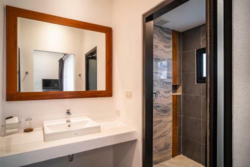 Hotel The Riviera Champasak