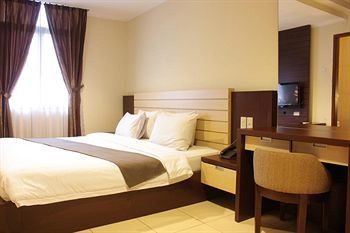 Hotel Travellers Suites Serviced Apartments