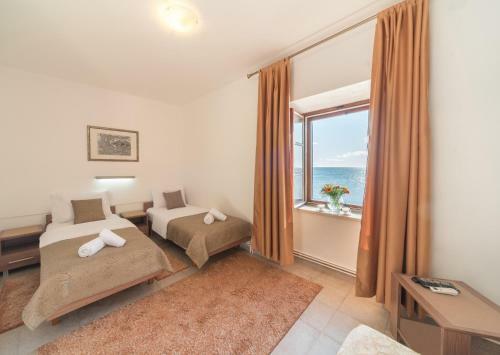 R Club Apartments Old Town Budva