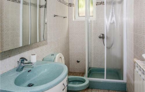 Seven-bedroom Holiday Home In Zanjic