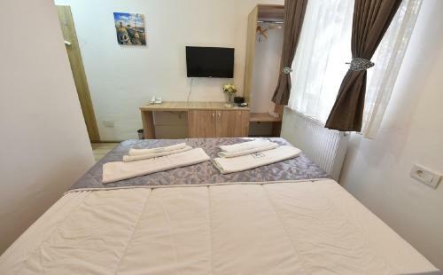 Villa Nina Hotel & Lounge Bar