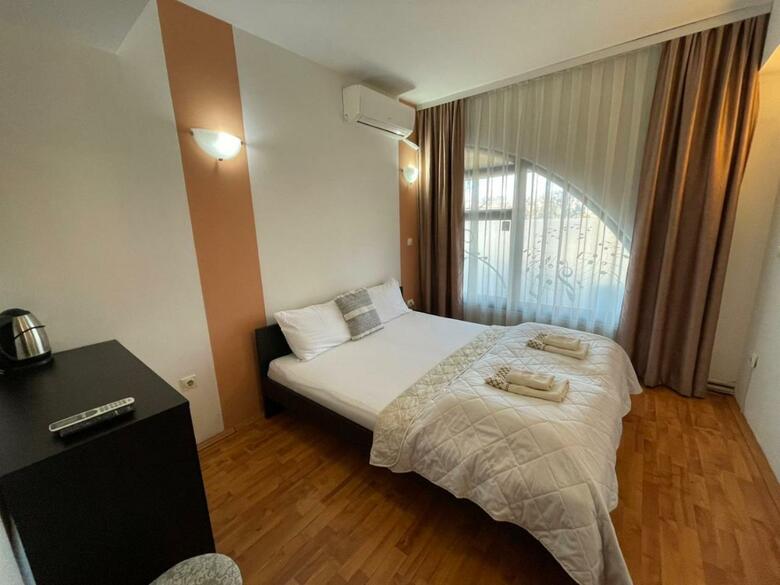 The Bulevard Hotel