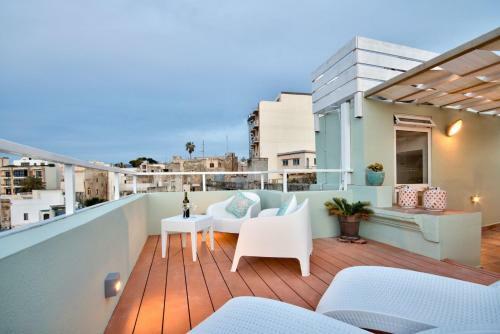 Balluta Bay Beach House With Seaviews