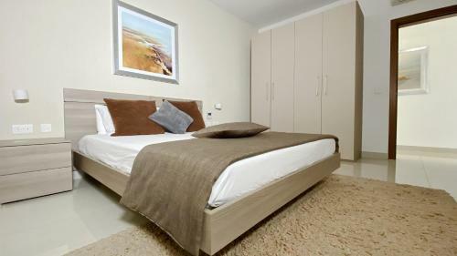 Quisisana Apartments - Cast Renting