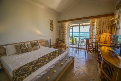 Hotel Le Peninsula Bay Beach Resort & Spa