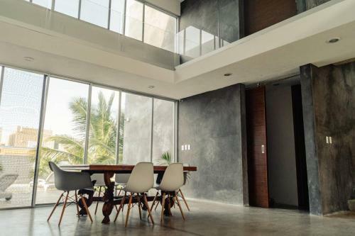 Breathtaking Beach Villa, Feel The Inviting Vibe!