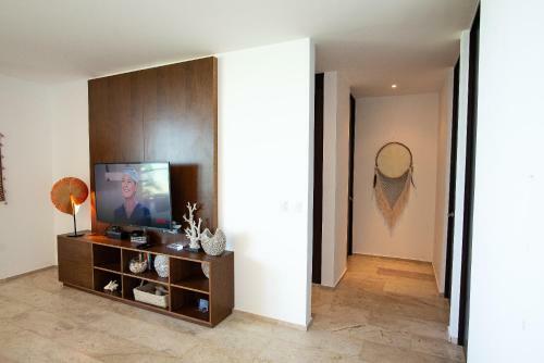 Deluxe Beachfront Condo With Amazing Ocean Views And Luxury