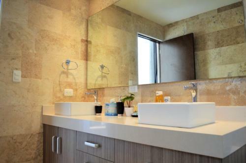 Luxurious And New 2 Bedroom Apartment With Private Jacuzzi