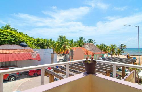 Apartamento Lovely Beachfront Condo In Playa - Steps To 5th Ave!
