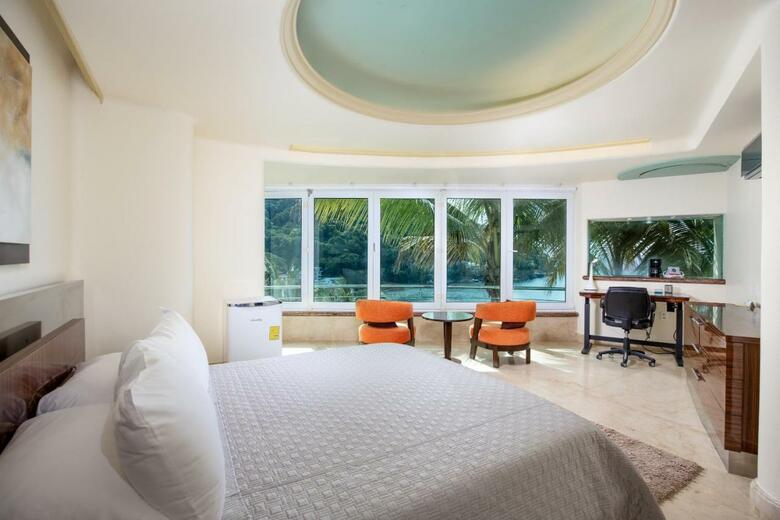 Ocean Frontage Cottage