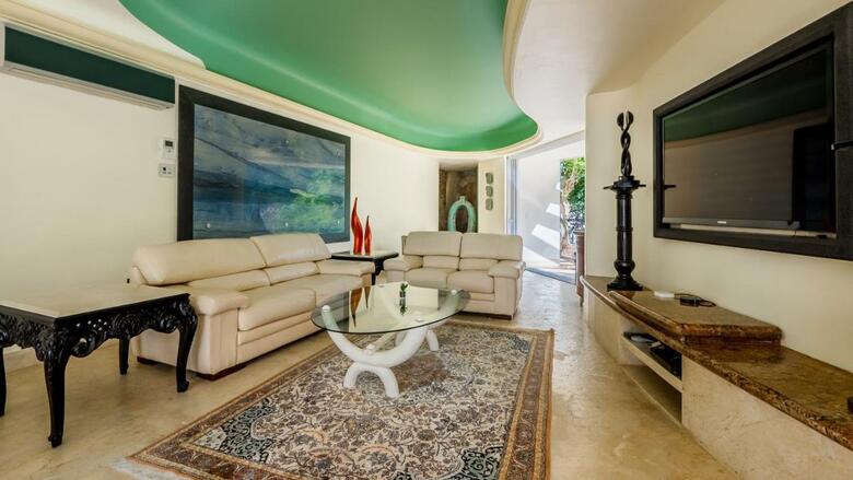 Ocean Frontage Cottage