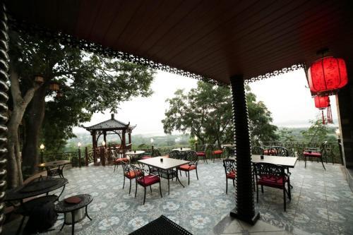 Hotel Welcome Heritage Noor-us-sabah Palace