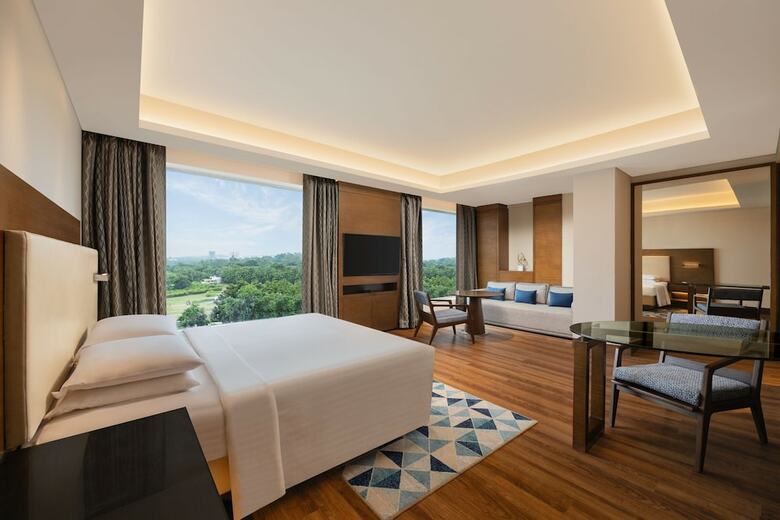 Hotel Courtyard By Marriott Bhopal