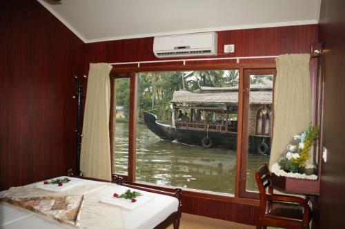 Hotel Cosy Houseboats