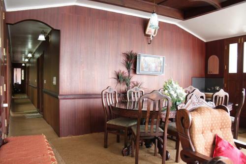 Hotel Cosy Houseboats