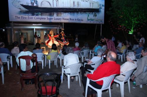 Lakelands Cruises