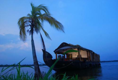 Pournami Houseboats