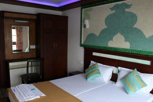 Pournami Houseboats