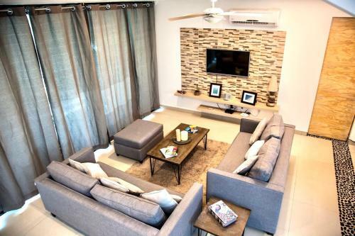 3 Bedrooms Penthouse With Private Rooftop