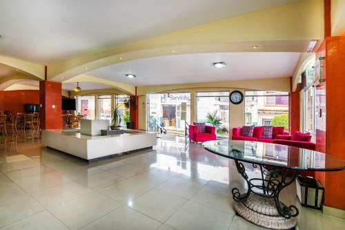 Hotel Capital O Continental II