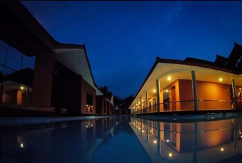 Hotel Saj Earth Resort