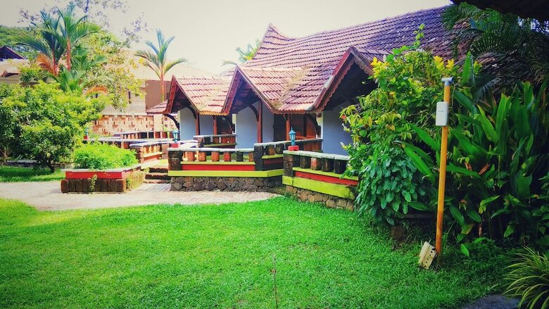 Hotel Punnamada Resort