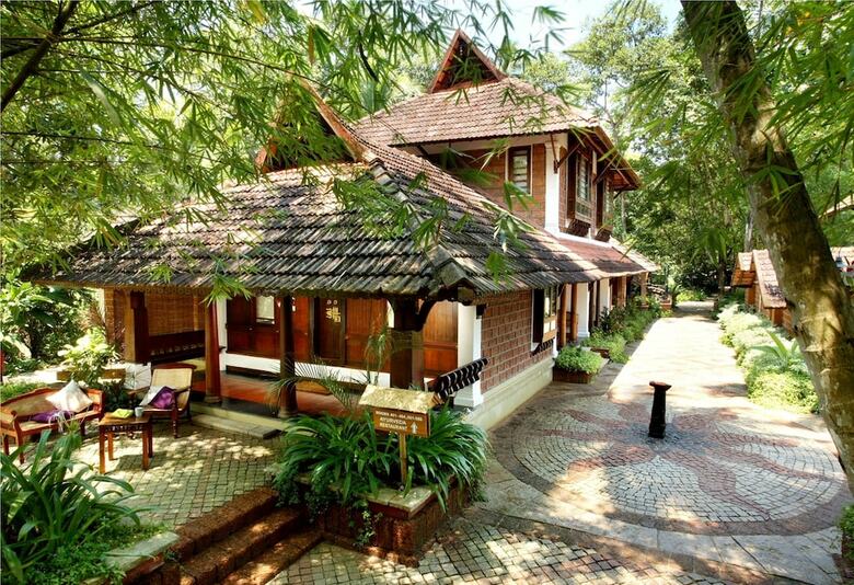Hotel Punnamada Resort