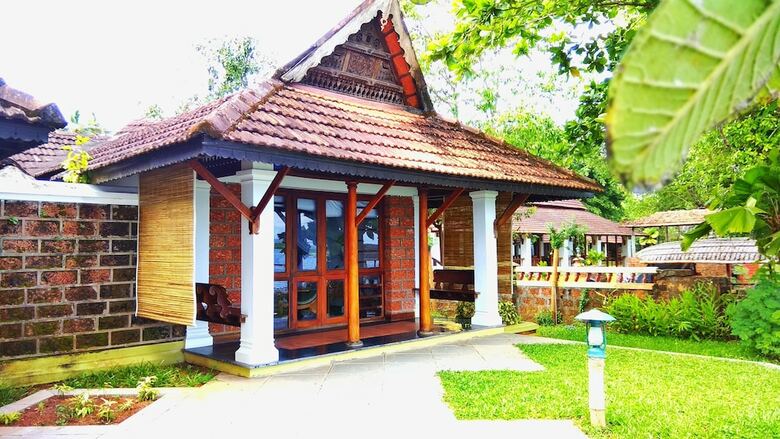 Hotel Punnamada Resort
