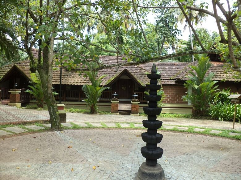 Hotel Punnamada Resort