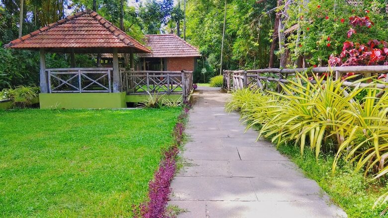 Hotel Punnamada Resort