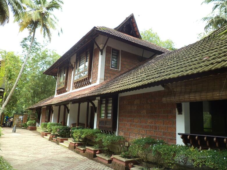 Hotel Punnamada Resort
