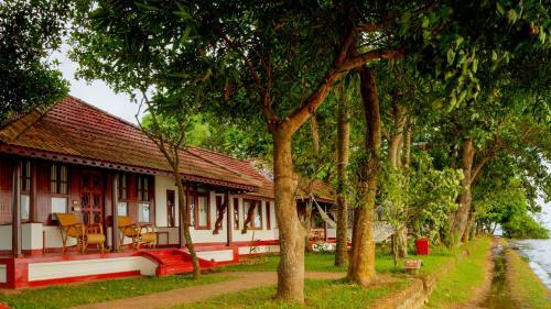Hotel Coconut Lagoon