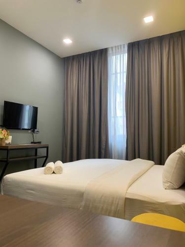Frame Hotel