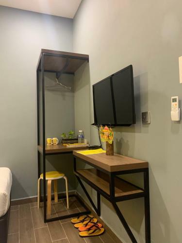 Frame Hotel