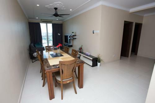 Apartamentos Plaza Rah Suites By Subhome