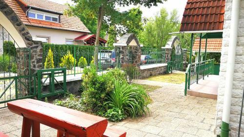 Hostal Gy�ngyvir�g H�z