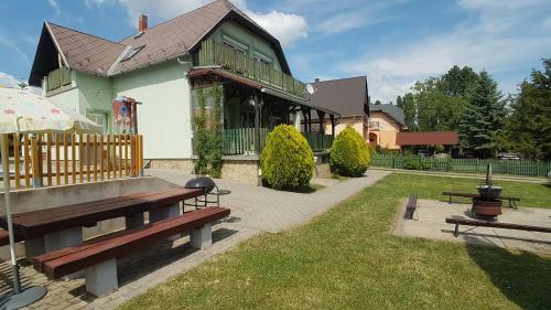 Kriszti�n Apartmanh�z