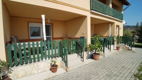 Kriszti�n Apartmanh�z
