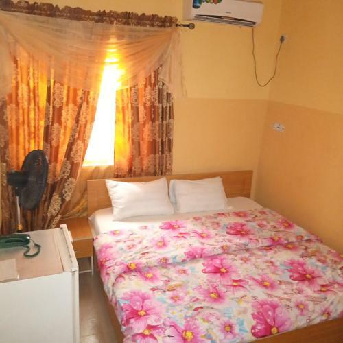 Larrydam Hotel And Suites