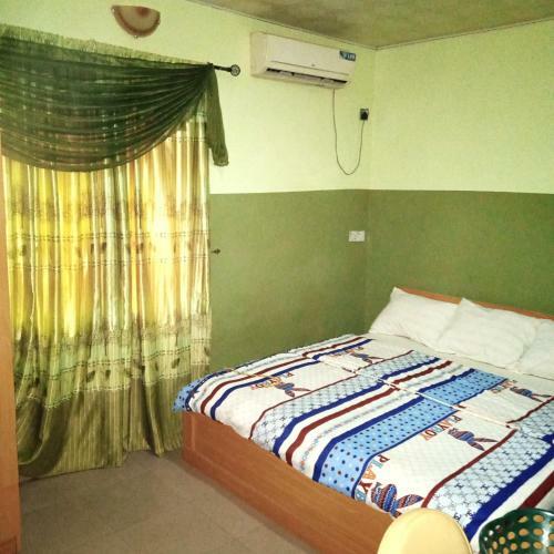 Larrydam Hotel And Suites