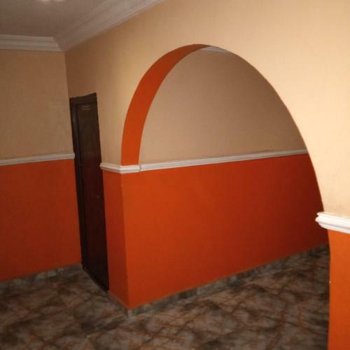 Larrydam Hotel And Suites