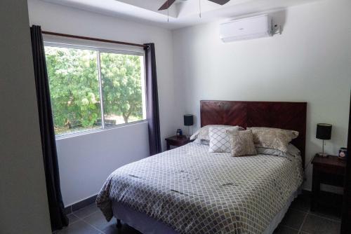 Hostal Townhome W Pool, Modern And Secure - Walk To Beach And Town