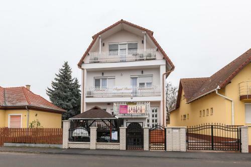 Hostal Angyal Vend�gh�z
