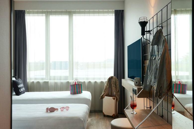 Hotel Moxy Amsterdam Schiphol Airport
